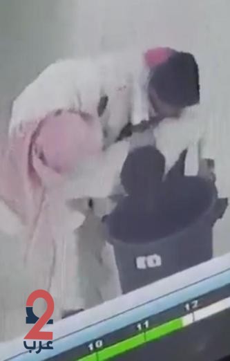 بالفيديو.. طالب ينقذ زميله بعد ابتلاعه غطاء قارورة بمتوسطة بالرياض