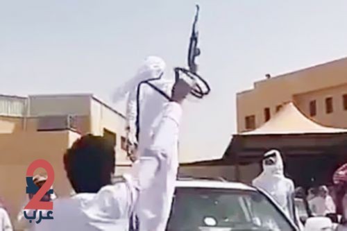 طالب ثانوي یحضر حفل تخرجه بسلاح.. وتحقيق عاجل من “التعليم”