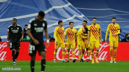 كاسيميرو يعتذر للجماهير بعد الهزيمة القاسية من برشلونة